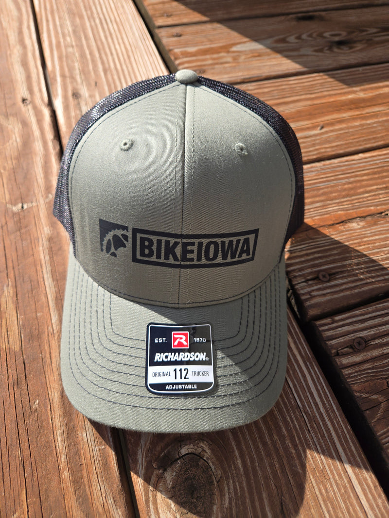 Load image into Gallery viewer, Trucker Cap - Loden &amp; Black

